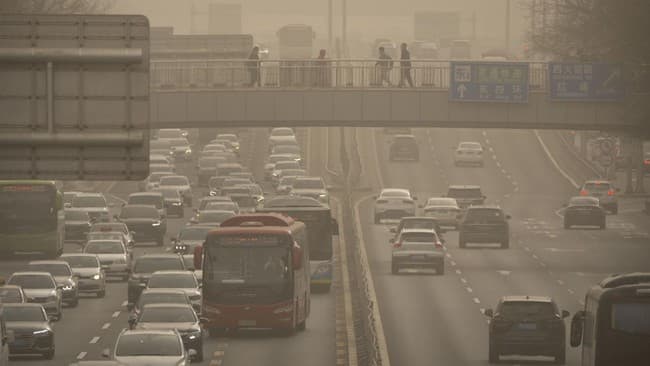 beijing_diserbu_badai_pasir_polusi_udara_melonjak_ke_tingkat_bahaya