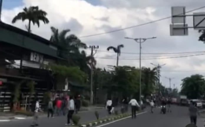 belasan_remaja_terlibat_tawuran_di_jalan_dr_mansyur_medan