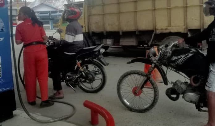 belasan_sepeda_motor_modifikasi_diduga_kuras_pertalite_di_spbu_jalan_galang_lubuk_pakam_pembeli_lainnya_dipelototi