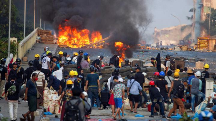 bentrok_militer_sipil_di_myanmar_tewaskan_20_warga