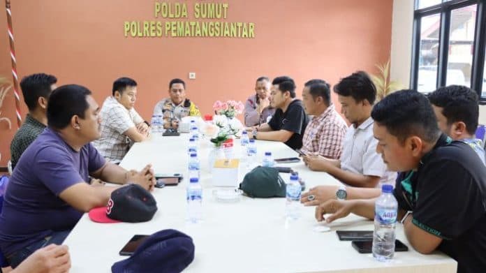 bentrokan_dua_kelompok_massa_dimediasi_polres_pematangsiantar_ini_hasilnya