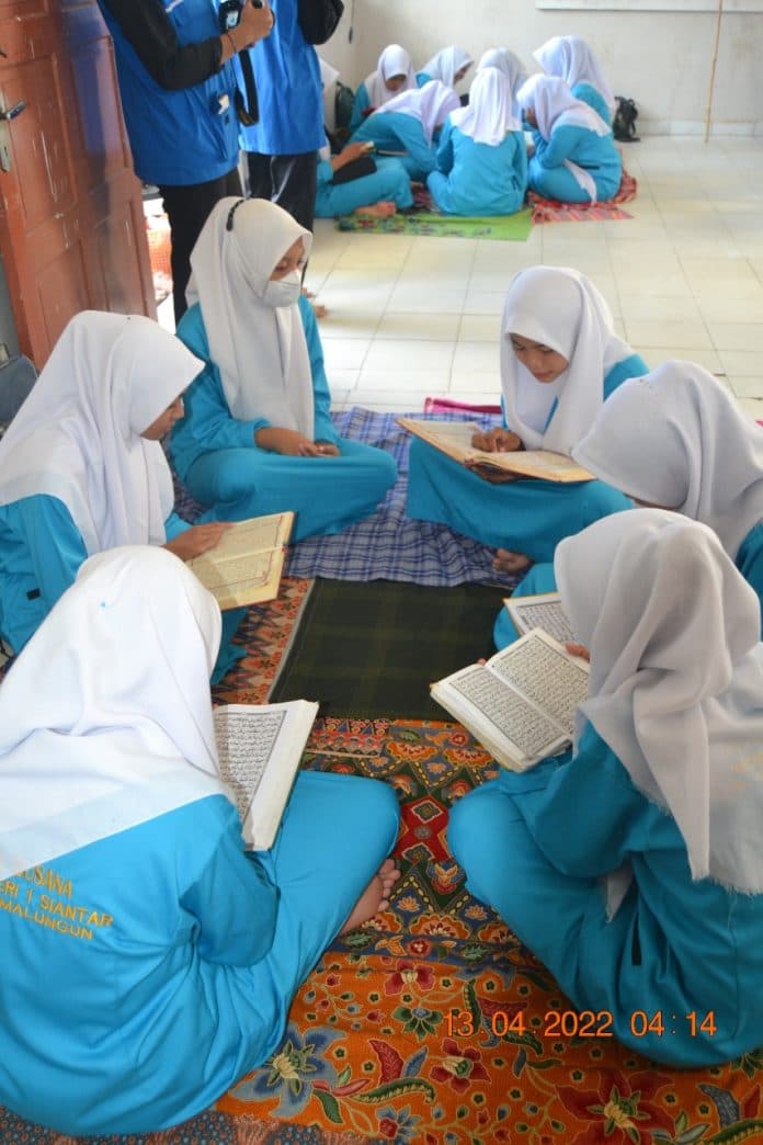bentuk_karakter_siswa_berakhlakul_karimah_smk_negeri_1_siantar_gelar_pesantren_kilat_dan_ksk