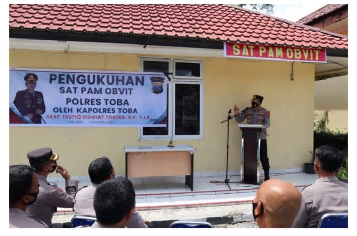 bentuk_sat_pam_obvit_kapolres_toba_minta_aparat_kedepankan_kenyamanan_wisatawan