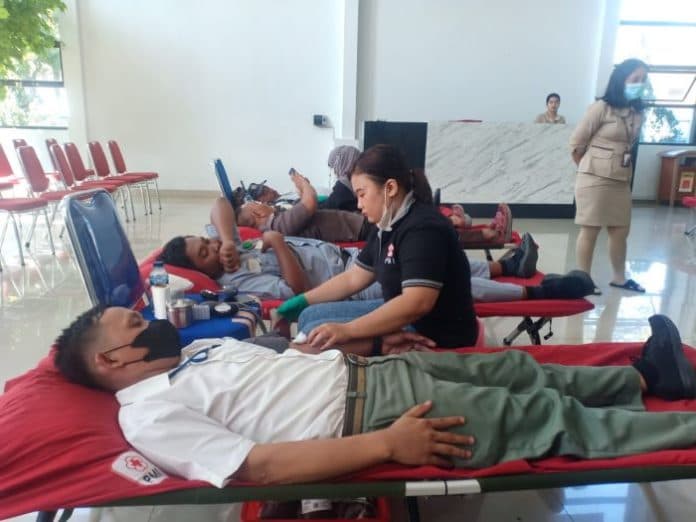 bentuk_sosial_kepada_masyarakat_pt_sttc_bersama_pmi_gelar_donor_darah