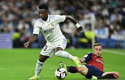 benzema_gagal_penalti_rekor_sempurna_madrid_dihentikan_osasuna