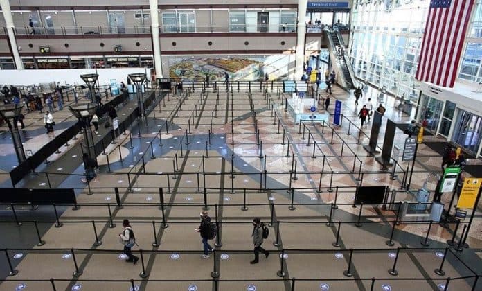 bepergian_ke_as_warga_asing_muda_belum_vaksin_tak_perlu_karantina