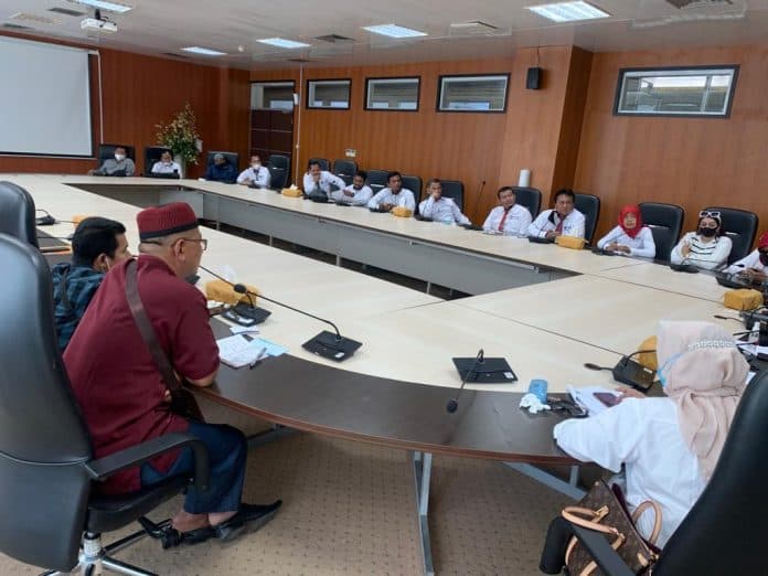 berada_dipemukiman_dprd_medan_minta_ambai_kafe_lakukan_mediasi_dengan_tokoh_masyarakat