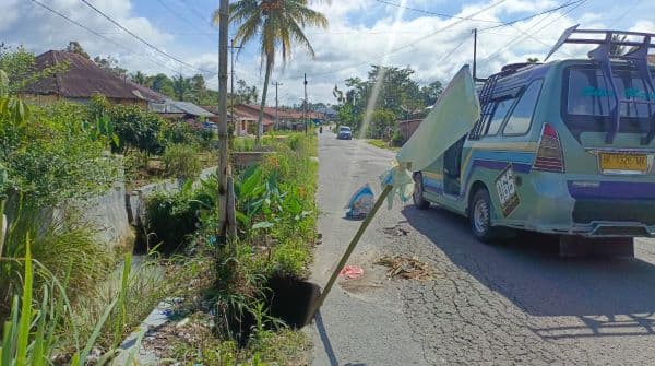 beram_jalan_di_kebun_sayur_simalungun_yang_amblas_harus_segera_diperbaiki
