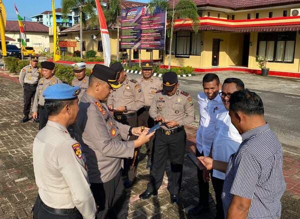 berantas_judi_online_kapolres_tapteng_mendadak_periksa_ponsel_anggotanya