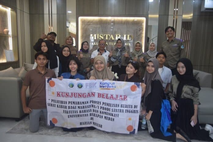 berbagi_ilmu_jurnalistik_harian_mistar_dikunjungi_dosen_dan_mahasiswa_universitas_harapan_medan