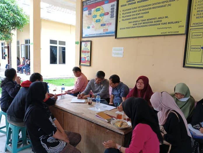 berbaur_dengan_masyarakat_anggota_dprd_simalungun_urus_skck