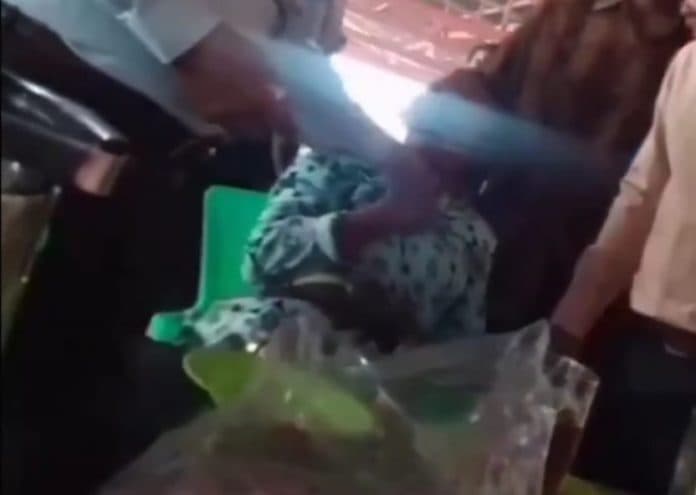 beredar_video_oknum_pensiunan_polisi_tarik_kerah_baju_ibu_paruh_baya_di_toba