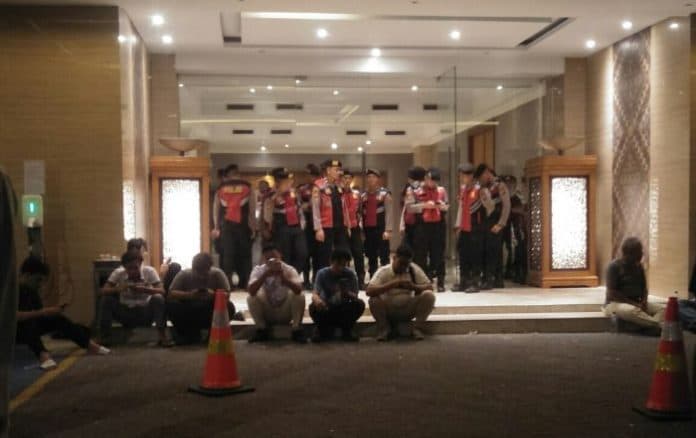 beredar_video_rapat_pleno_kpu_medan_ricuh_hotel_le_polonia_dijaga_ketat_kepolisian
