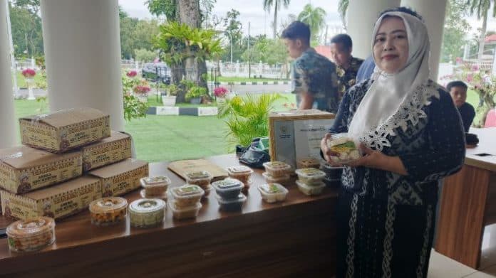 berfilosofi_rumah_dan_anak_ibu_ini_jual_kue_kering_hingga_dianugerahi_penghargaan