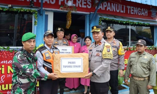 beri_dukungan_ke_anggota_kapolres_tapteng_kunjungi_pos_pam_nataru
