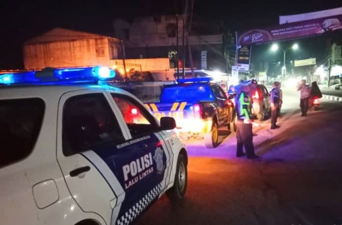 beri_rasa_aman_kepada_masyarakat_polres_batu_bara_gelar_patroli_hingga_subuh