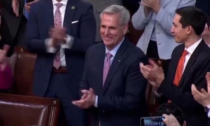 berkhianat_ketua_dpr_as_kevin_mccarthy_dipecat