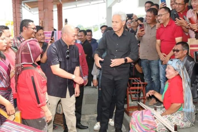 berkunjung_ke_muara_taput_ganjar_pranowo_kagum_melihat_keindahan_danau_toba