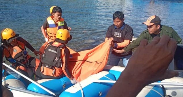 berkunjung_ke_rumah_paman_ini_kronologi_2_pelajar_ditemukan_tenggelam_di_danau_toba