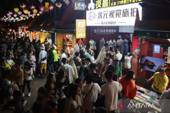 berkurang_850_ribu_populasi_china_kini_141_miliar