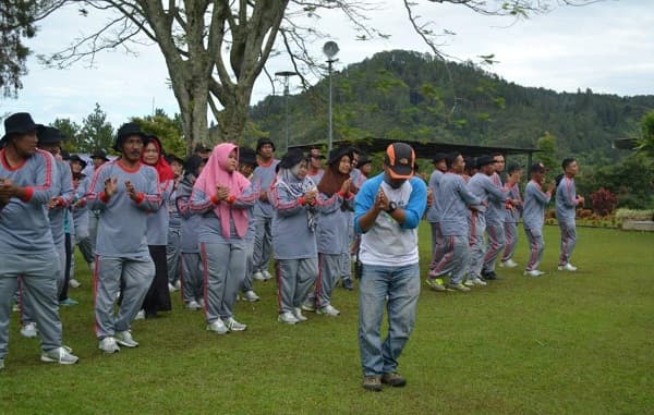 bersama_ckc_organizer_tingkatkan_team_work_melalui_outbound