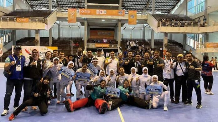 bertabur_gol_jabar_tumbangkan_jateng_di_final_hockey_indoor_putri