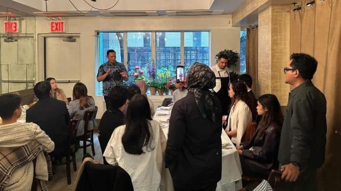 bertemu_mahasiswa_indonesia_yang_berkuliah_di_new_york_city_menteri_ahy_kepastian_hak_atas_tanah_itu_penting