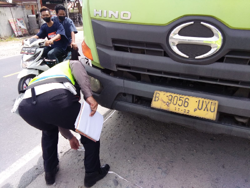 bertubrukan_dengan_truk_seorang_pelajar_di_asahan_tewas_mengenaskan