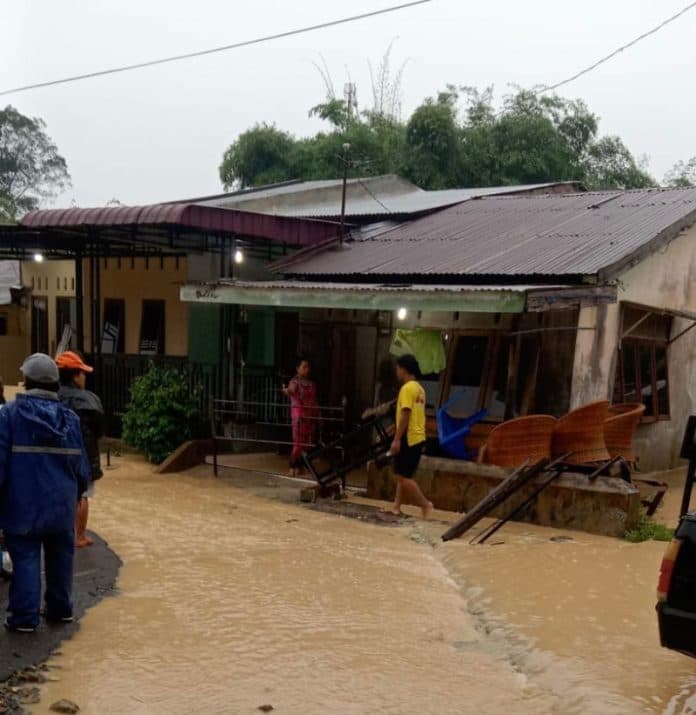 besok_pemkab_simalungun_akan_berikan_bantuan_kepada_korban_banjir_di_serbelawan
