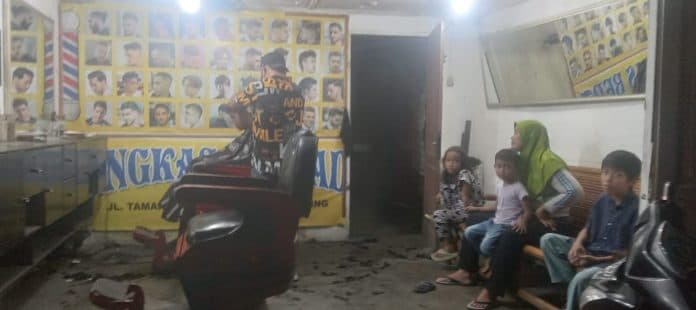 besok_sekolah_tiga_lokasi_pangkas_di_tebing_tinggi_dipadati_pelanggan
