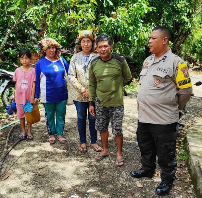 bhabinkamtibmas_polres_padangsidimpuan_sosialisasikan_bahaya_karhutla_di_perdesaan