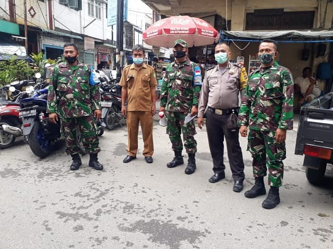 bhabinkamtibmas_polsek_medan_barat_warga_jangan_ragu_datang_ke_tps_dan_tetap_patuhi_prokes