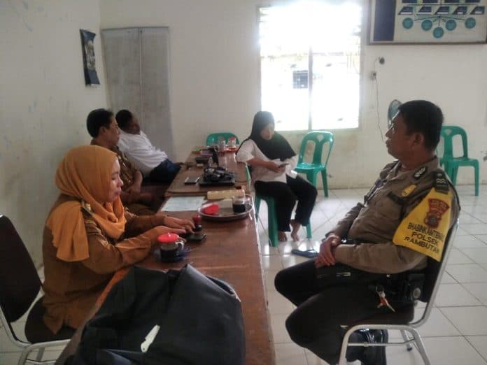 bhabinkamtibmas_polsek_rambutan_ingatkan_pps_cermat_menanggapi_medsos