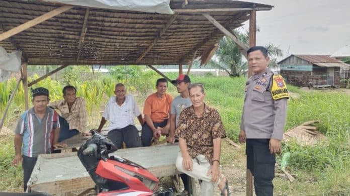 bhabinkamtibmas_polsub_sektor_datuk_bandar_timur_imbau_warga_jangan_percaya_berita_hoax