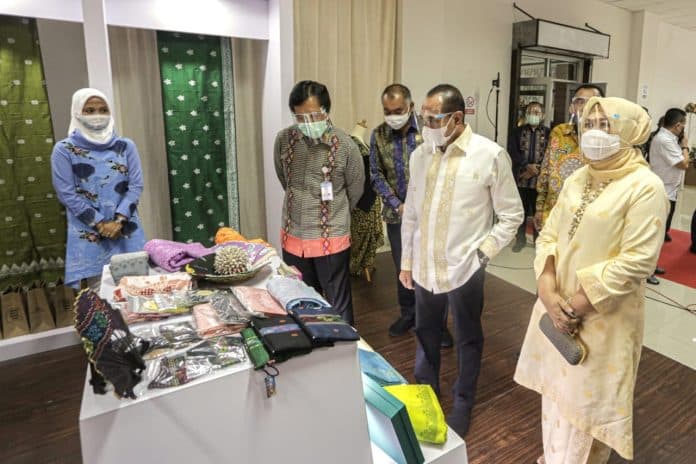 bi_buka_pameran_karya_kreatif_sumut_umkm_harus_menangkap_peluang_digital