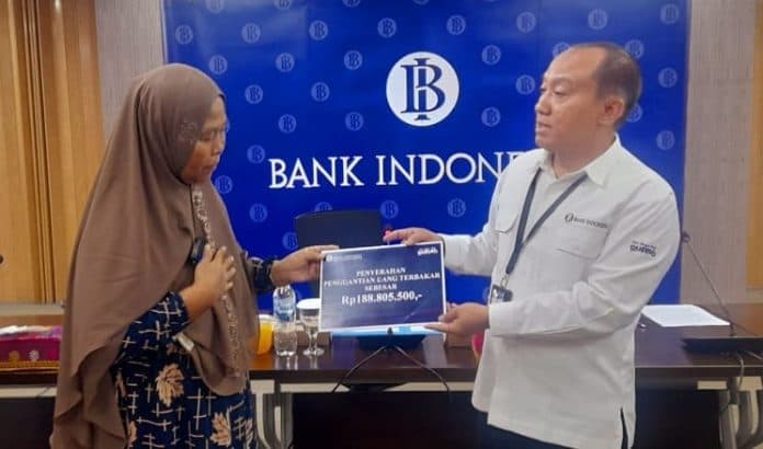 bi_siantar_layani_penggantian_uang_rupiah_terbakar_ke_warga