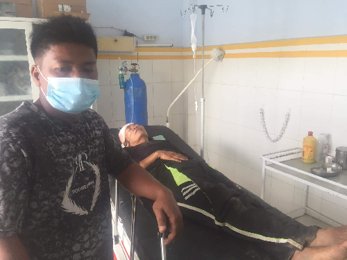 biadab_anak_tega_bacok_ibu_kandung_di_penyabungan