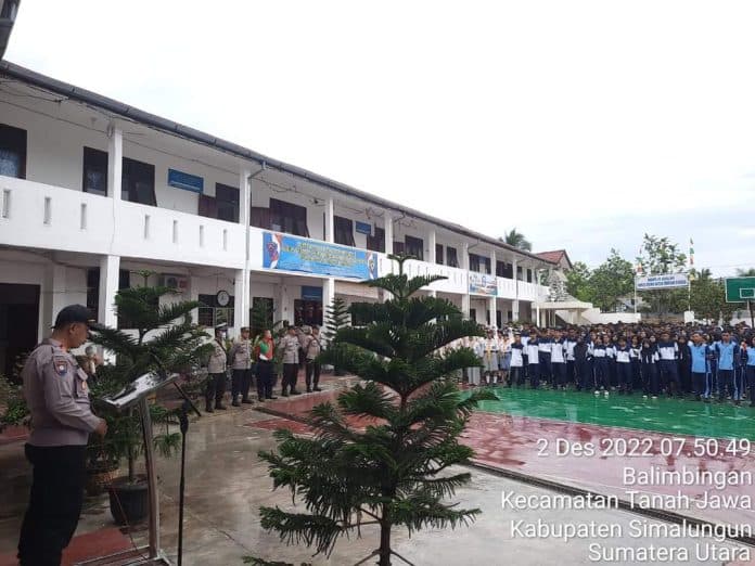 binmas_polres_simalungun_gelar_operasi_bina_kusuma_toba_ke_sma_teladan_tanah_jawa