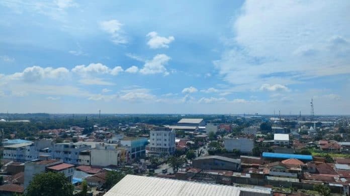 bisa_sebabkan_faringitis_ini_tips_menjaga_kesehatan_saat_cuaca_panas