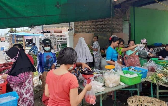 bisnis_teratak_ambruk_pengusaha_banting_setir_jualan_sayur