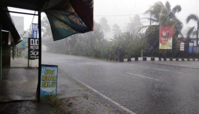 bmkg_besok_hujan_deras_disertai_petir_berpotensi_terjadi_di_sejumlah_wilayah_sumut