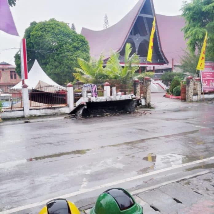 bmkg_ingatkan_warga_jauhi_lereng_dan_perbukitan_di_taput