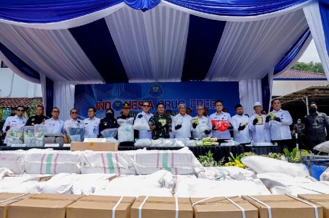 bnn_dea_dan_bea_cukai_gagalkan_penyelundupan_kokain_23_kg_ke_indonesia