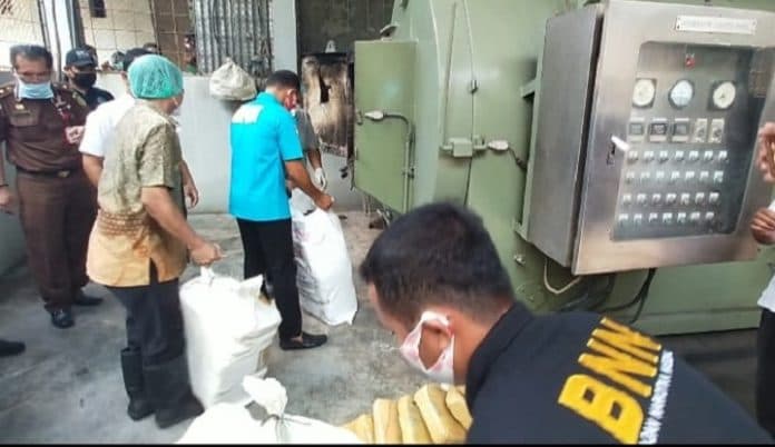 bnn_sumut_musnahkan_14_kg_sabu_dan_285_kg_ganja_para_tersangka_terancam_hukuman_mati