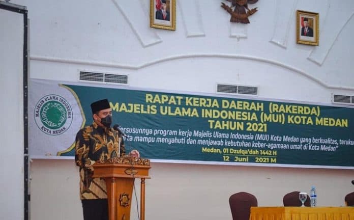 bobby_harapkan_mui_medan_aktif_berperan_mewujudkan_program_masjid_mandiri