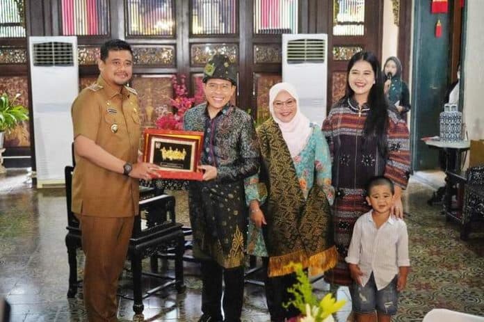 bobby_nasution_ajak_menteri_singapura_investasi_kesehatan_di_kota_medan