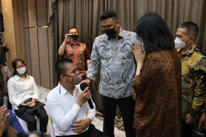 bobby_nasution_beri_beasiswa_pendidikan_tinggi_kepada_300_anak
