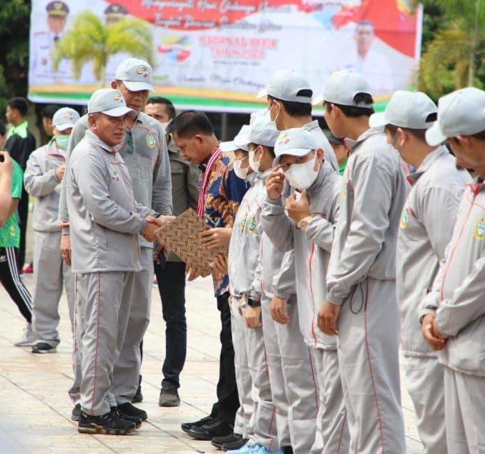 bobby_nasution_dapat_penghargaan_pembina_olahraga_berprestasi