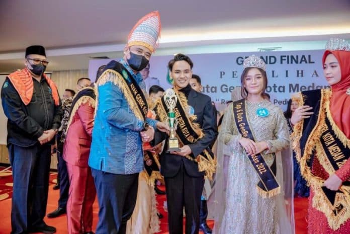 bobby_nasution_dinobatkan_sebagai_ayah_genre_kota_medan