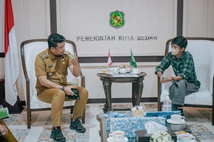 bobby_nasution_dukung_pengolahan_plastik_jadi_bernilai_ekonomis
